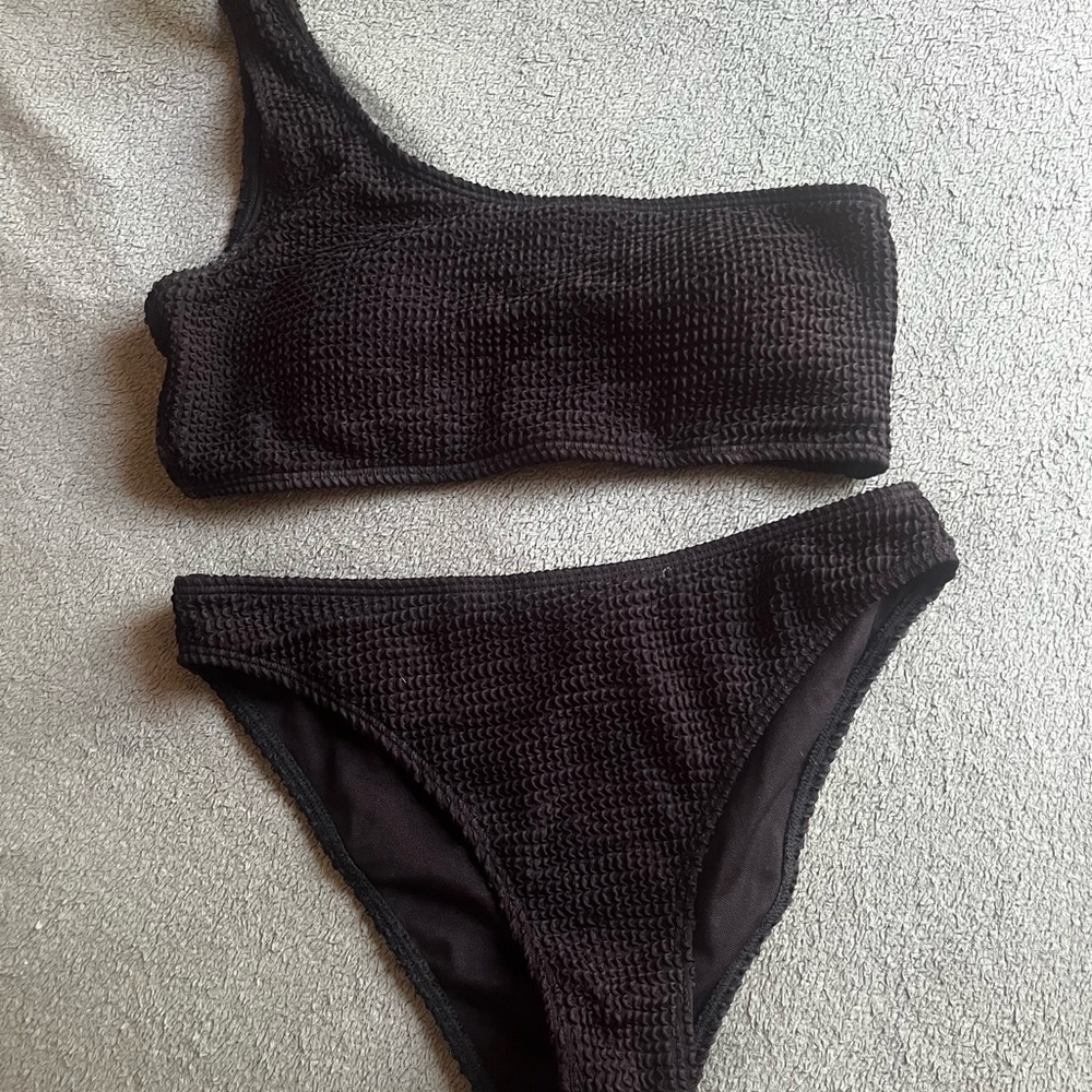 One-Shoulder Black Textured Bikini Set